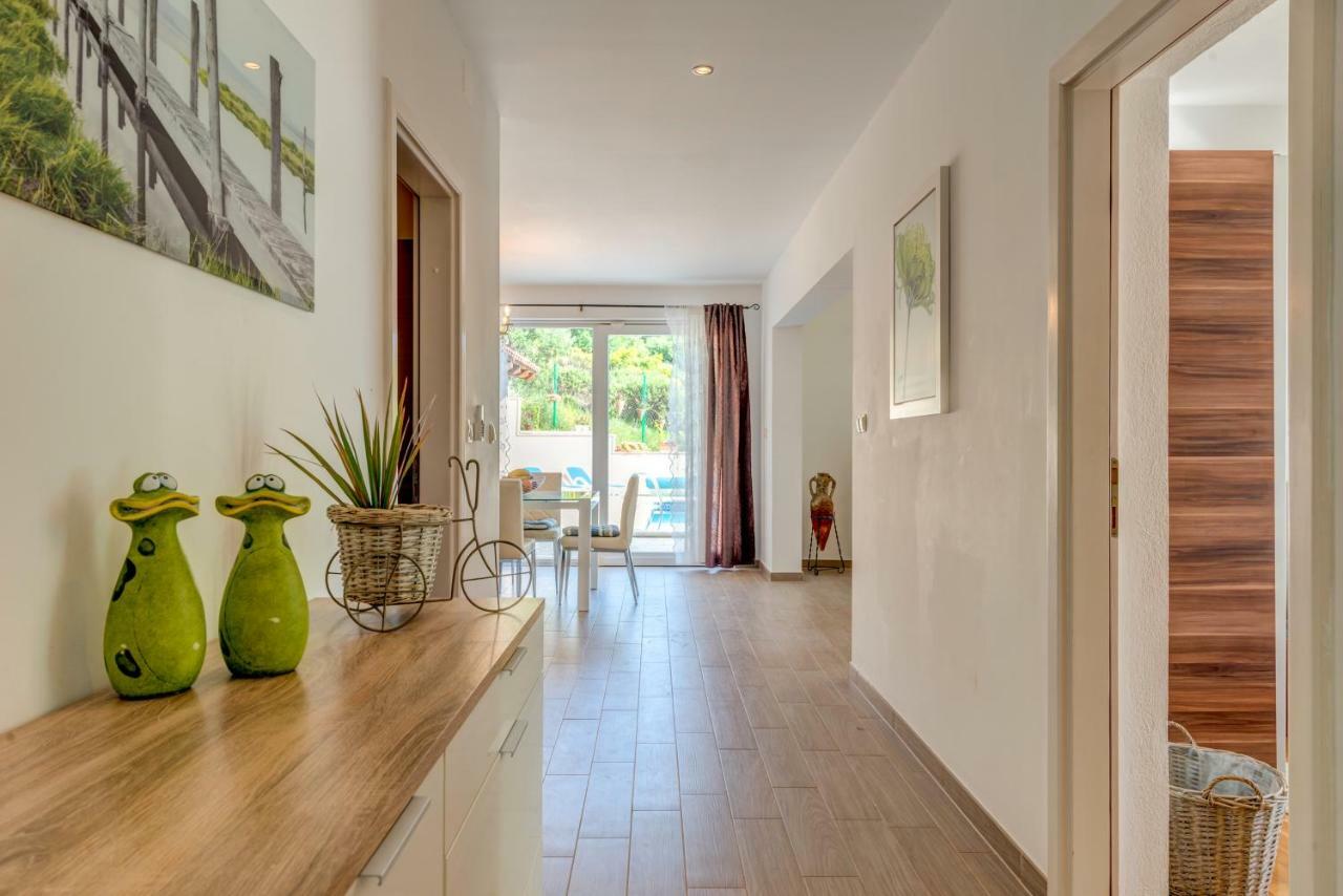 Holiday Home Figa Omis Exterior photo
