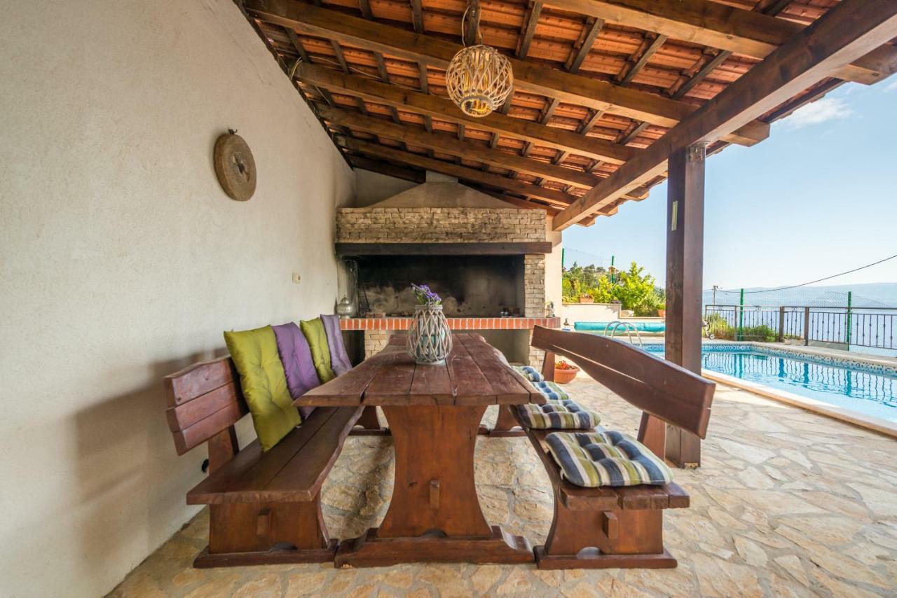 Holiday Home Figa Omis Exterior photo