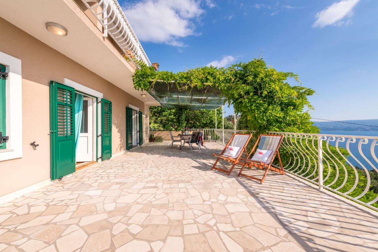 Holiday Home Figa Omis Exterior photo