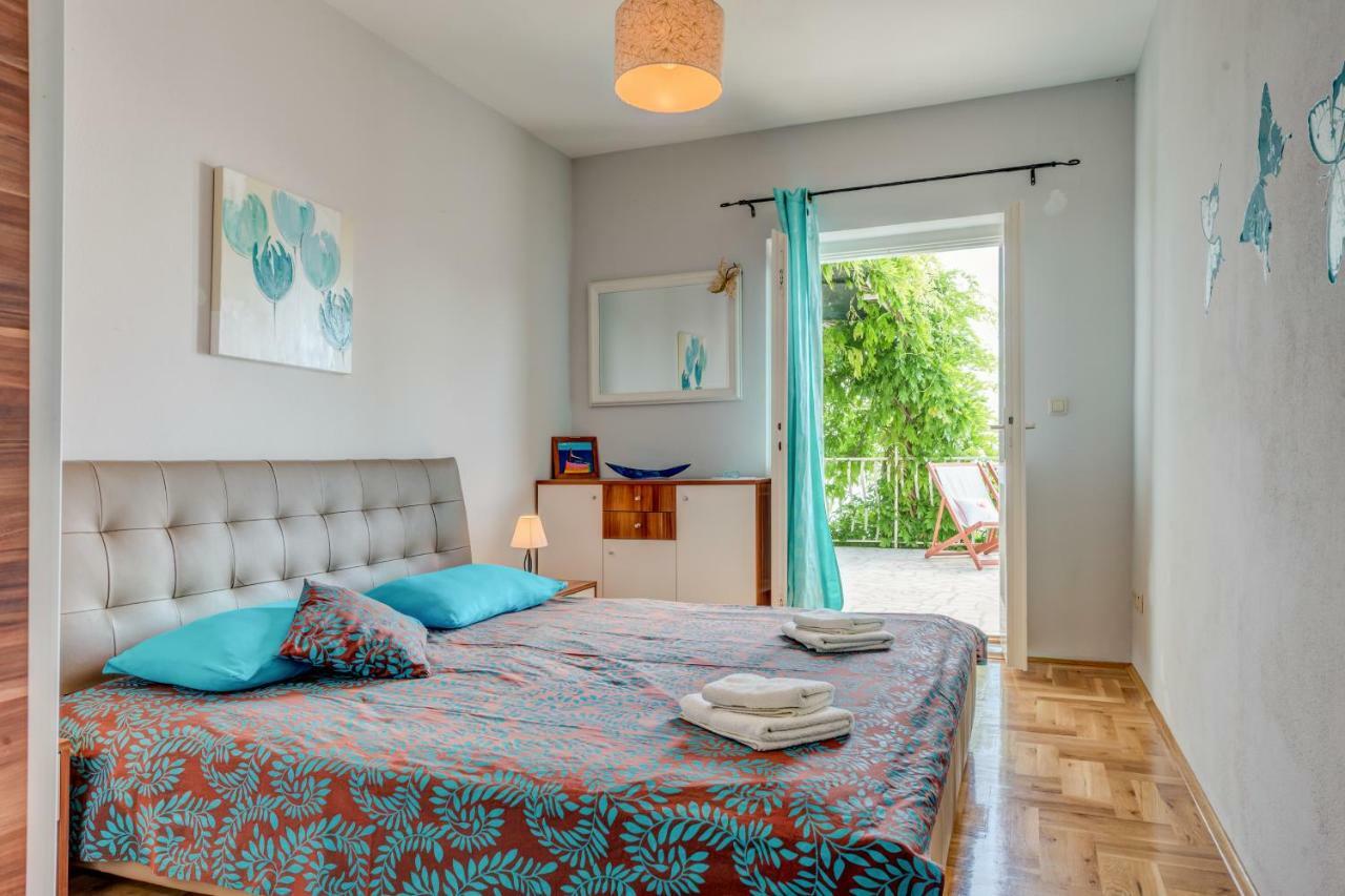Holiday Home Figa Omis Exterior photo