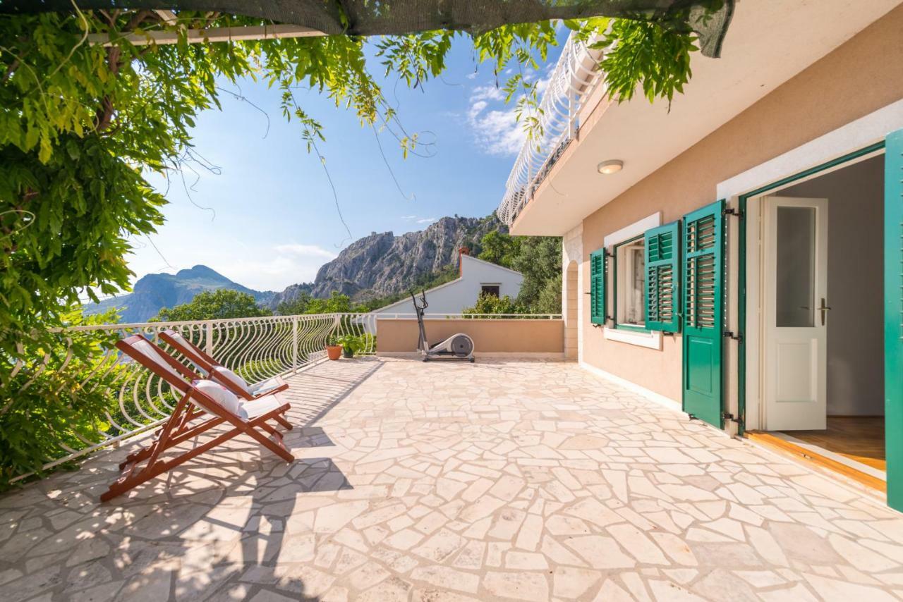 Holiday Home Figa Omis Exterior photo