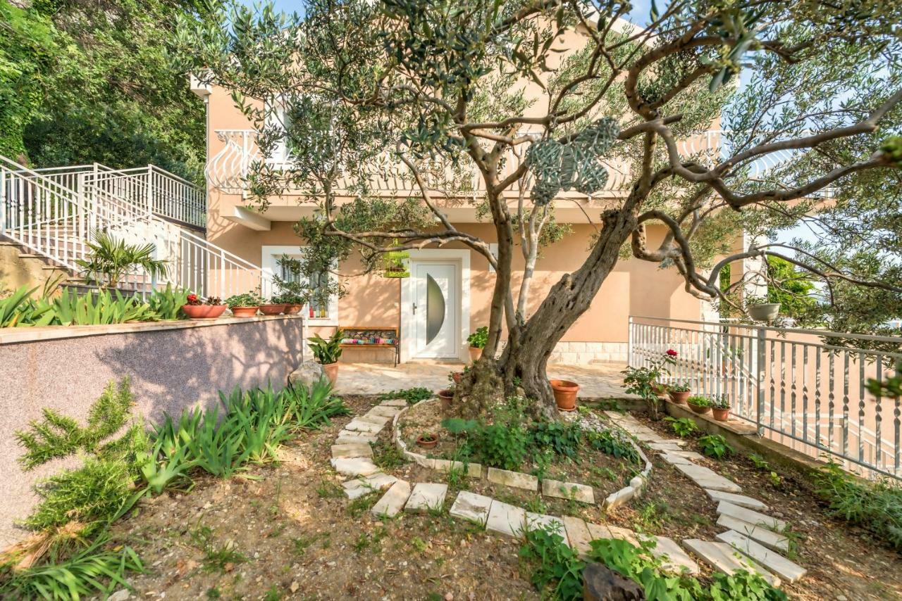 Holiday Home Figa Omis Exterior photo