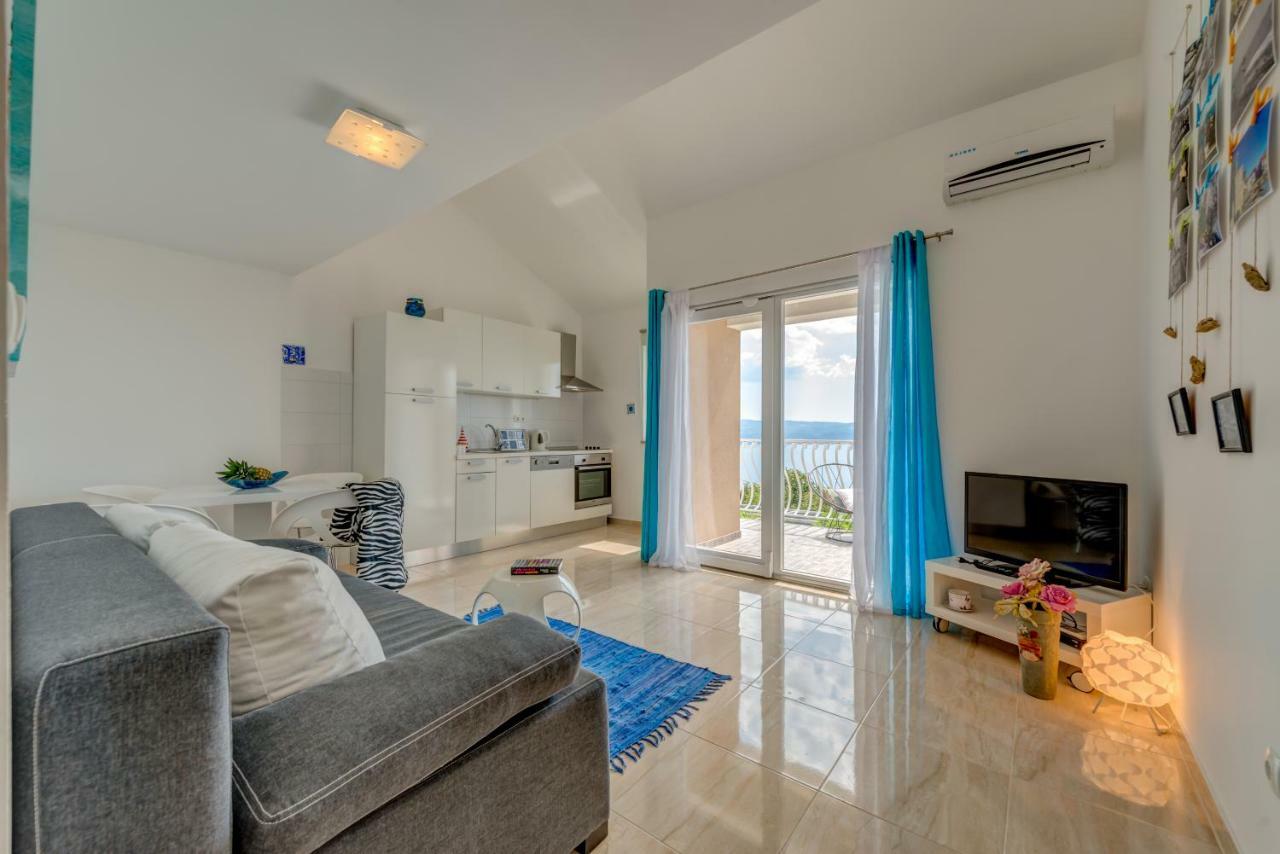 Holiday Home Figa Omis Exterior photo