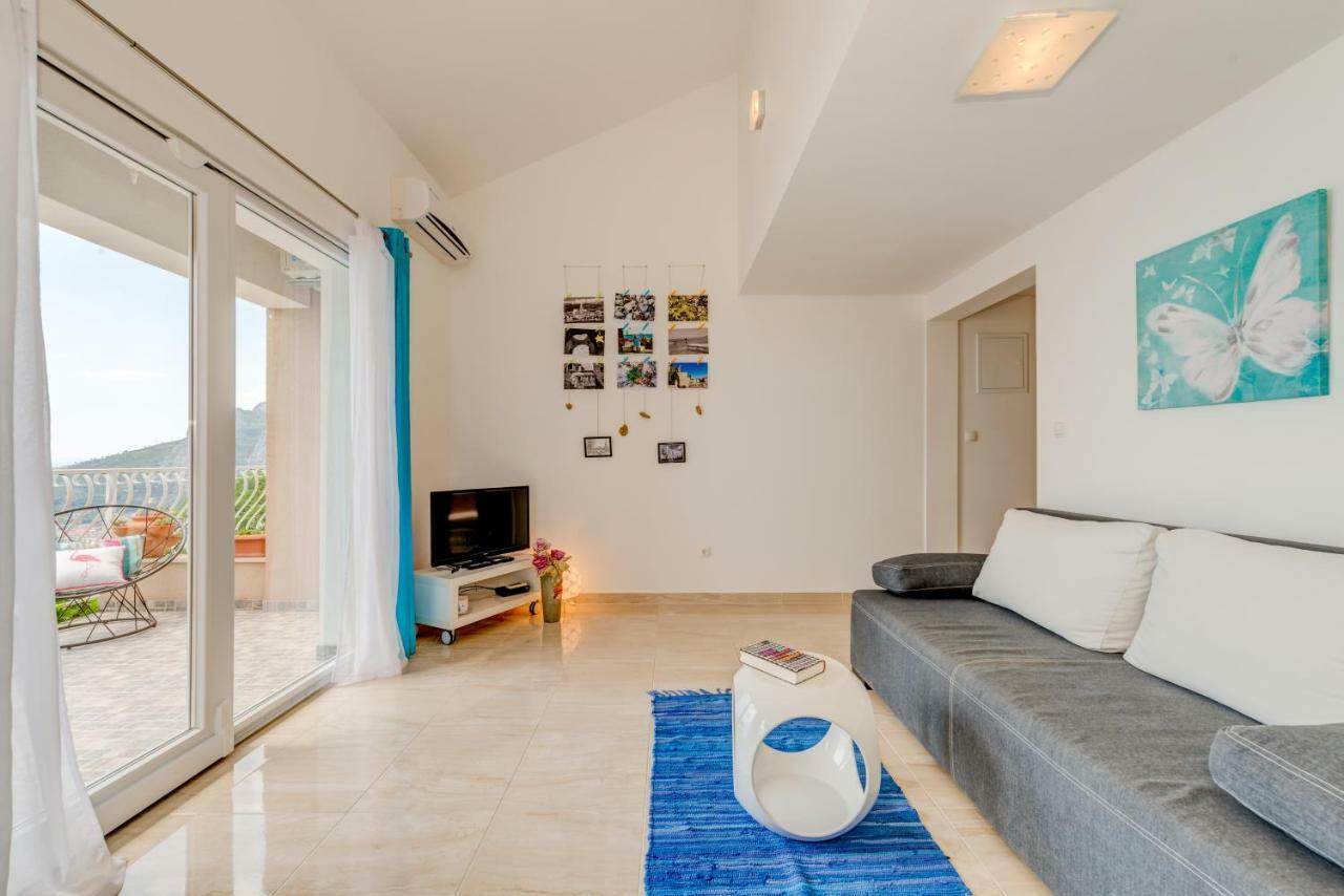 Holiday Home Figa Omis Exterior photo