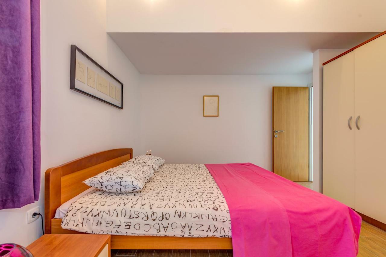 Holiday Home Figa Omis Exterior photo