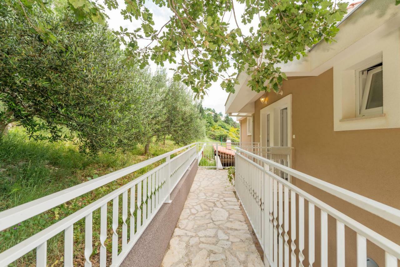 Holiday Home Figa Omis Exterior photo