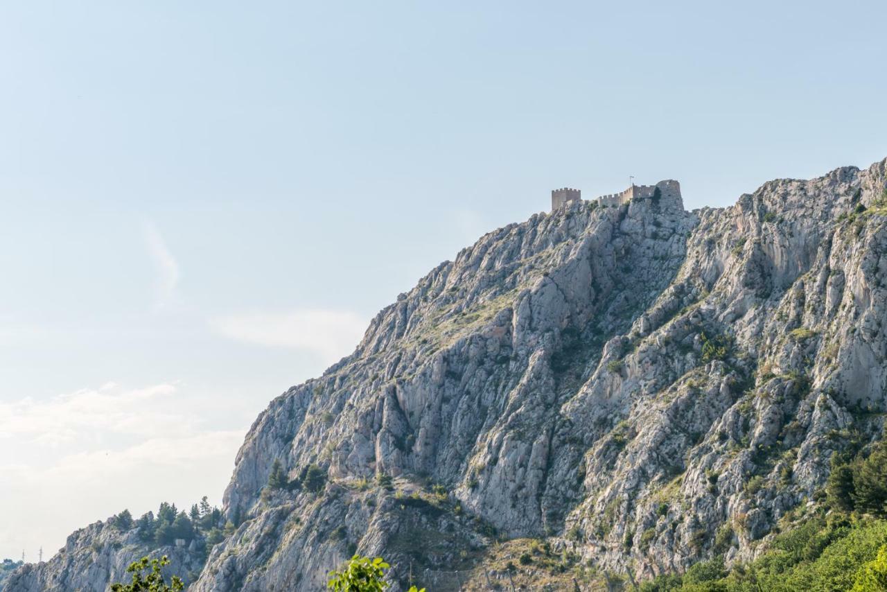 Holiday Home Figa Omis Exterior photo